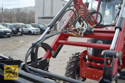 Трактор Dongfeng DF-504 с погрузчиком FEL-500