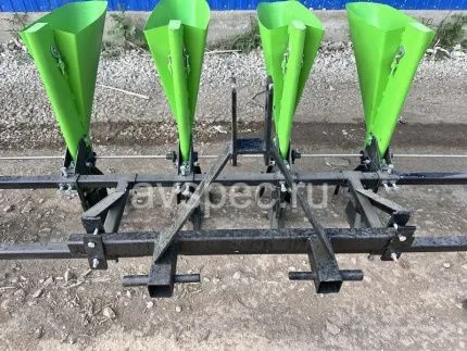 Чеснокосажалка (сеялка чеснока) четырехрядная